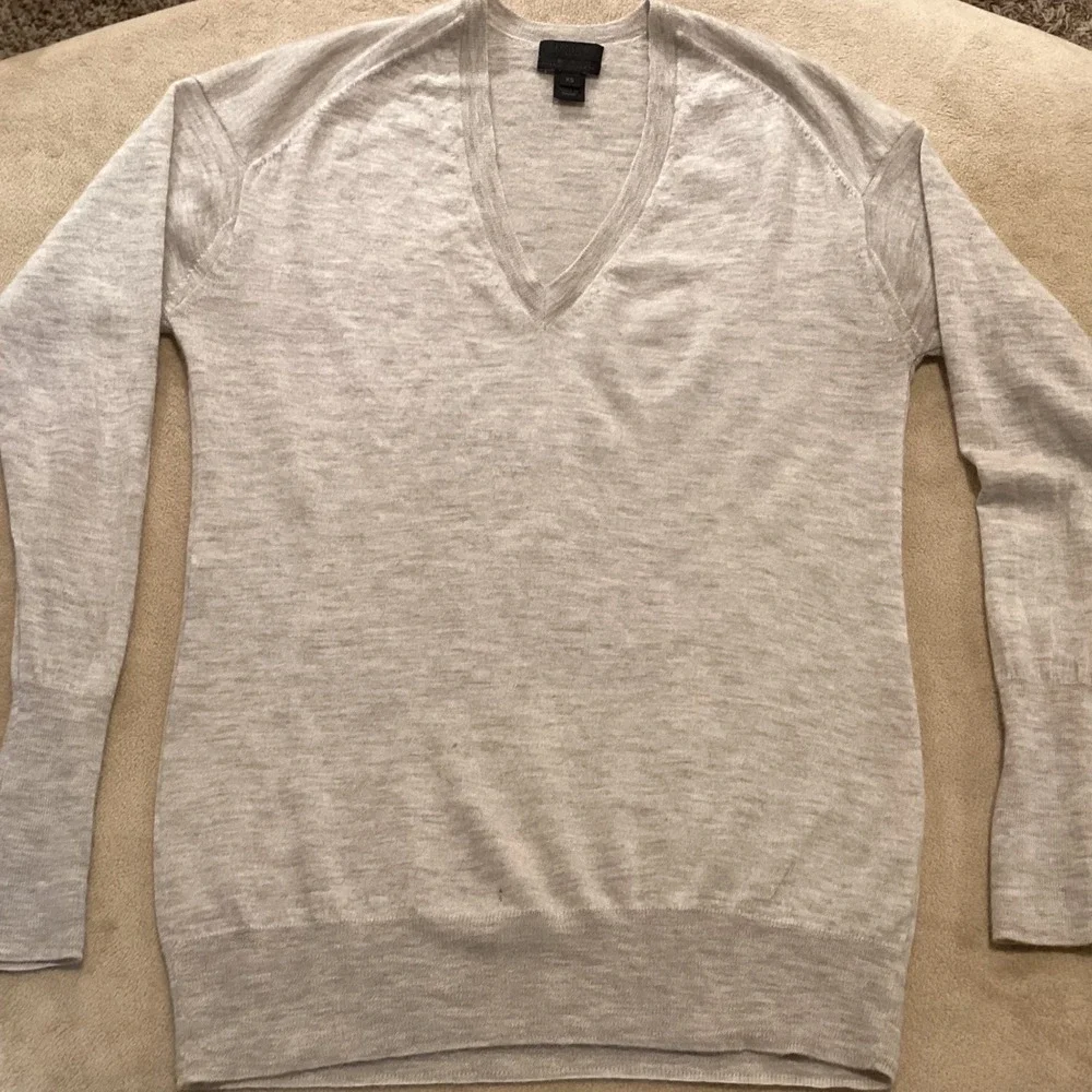 J Crew Women's Beige 100% Cashmere V-Neck Sweater, Size XS‎